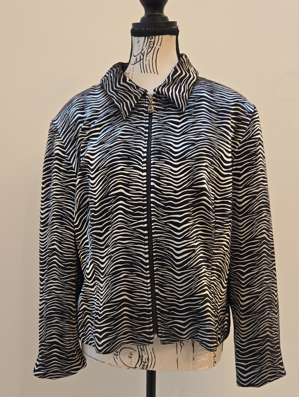 Joseph Ribkoff Trends Black & Silver Wave-Pattern Zip-Front Jacket